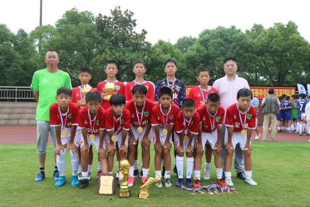 每体：关于巴萨用藤森给奥尔莫注册的猜测不实